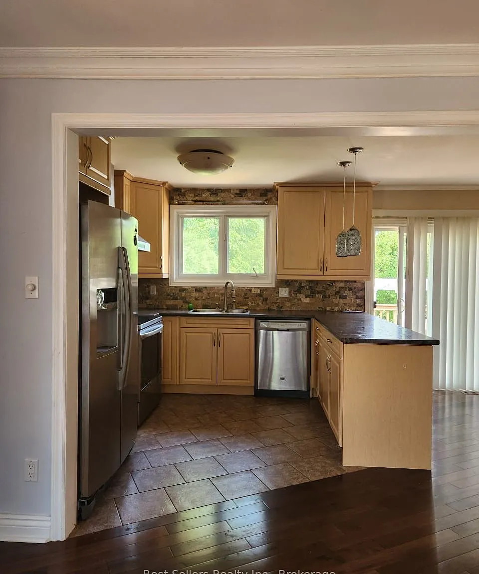 4 bed, $3,590 — Photo 2
