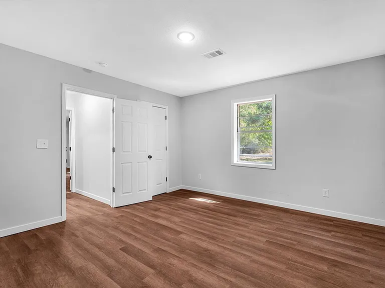 107 E Elm St — Photo 21