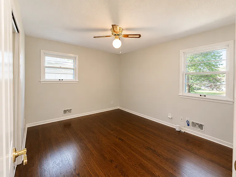 8806 Crescent Ave — Photo 6