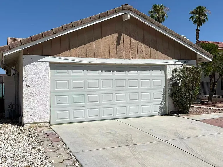 4325 Newcastle Rd — Photo 2