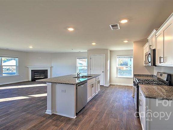 5th image of 1402 Cotton Ln