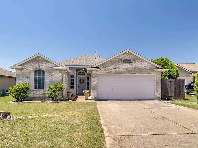 1013 Lantana Ln — Photo 1
