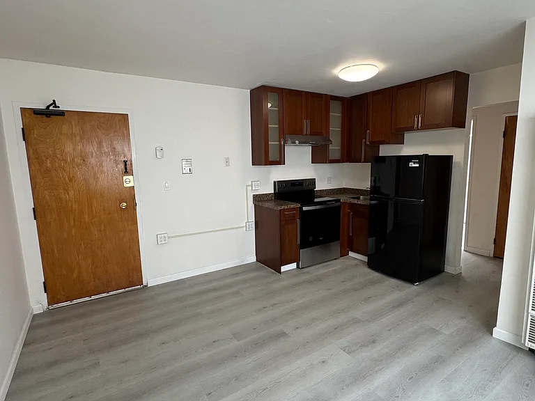 438 12th Ave #5 — Photo 3