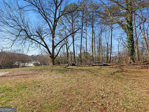 2nd image of 2093 Beverly Rd