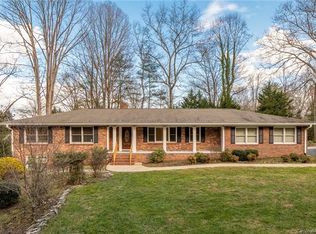 102 Berry Hill Dr, Hendersonville, NC 28791