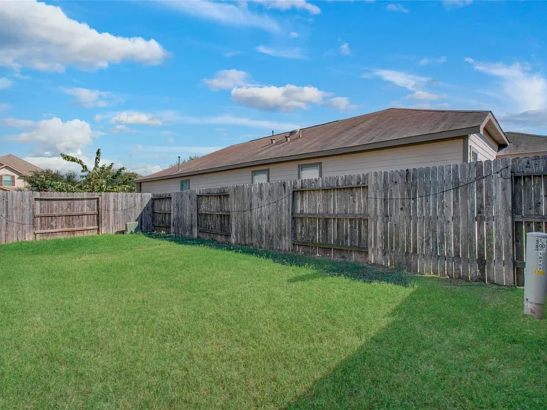 18707 Naples Ridge Ct — Photo 39