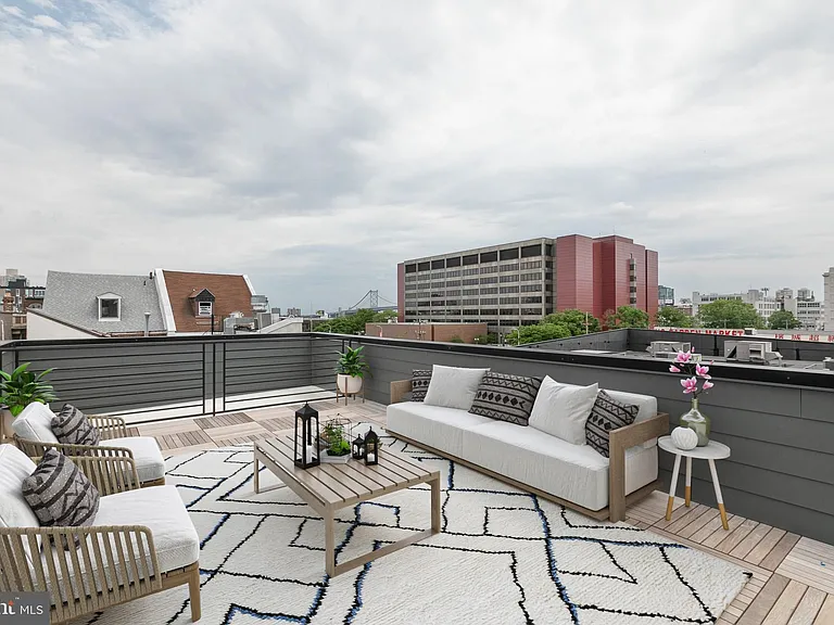 555 N Lawrence St — Photo 17