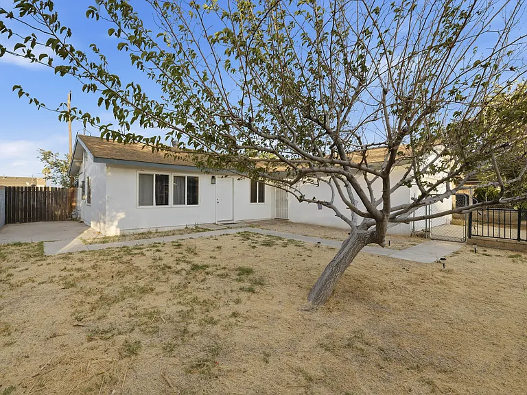38466 Sumac Ave — Photo 4