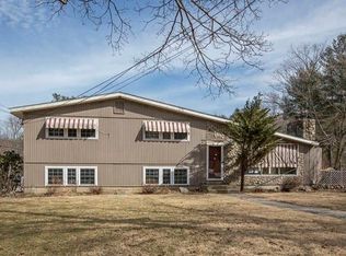 4 Maplecrest Dr, Smithfield, RI 02828