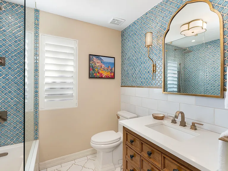 372 W Amoroso Dr — Photo 112