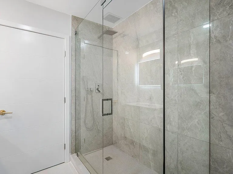 46 SW 9th Ave — Photo 19