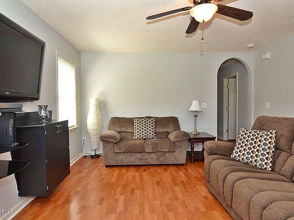 2nd image of 1110 Sunburst Way NE