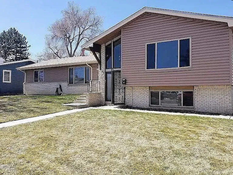 4725 S Acoma St — Photo 16