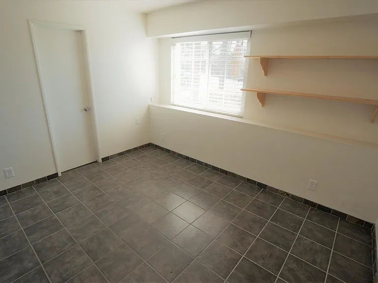 960 Nolbey St — Photo 10