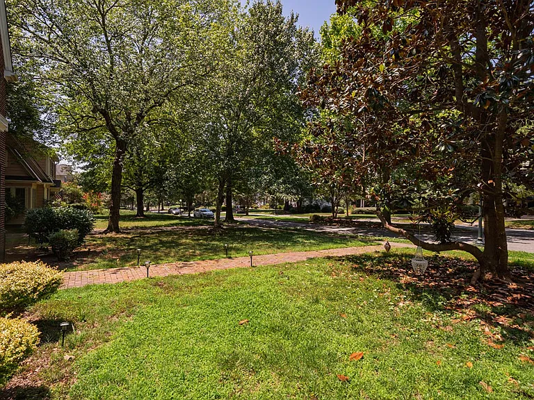 617 Fountain Pl — Photo 3