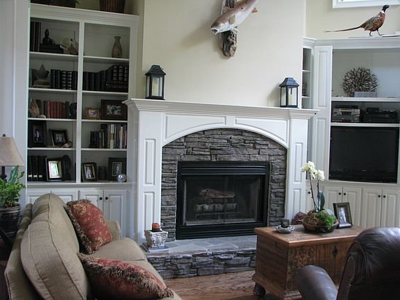 Gas/ real wood fireplace