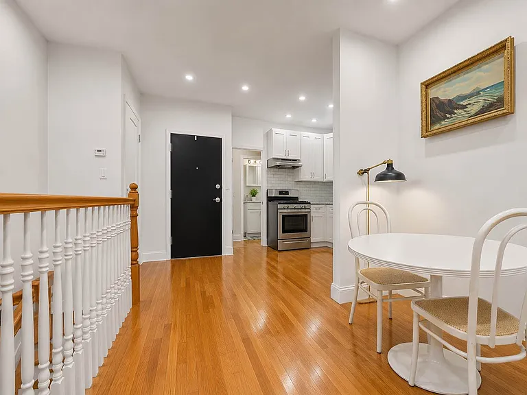 31 Aberdeen St #1R — Photo 3