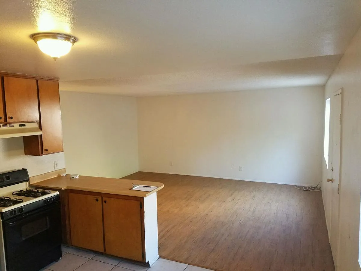 Kenwood Drive, Spring Valley — Photo 2