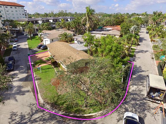 2nd image of 1631 S Bayshore Ct