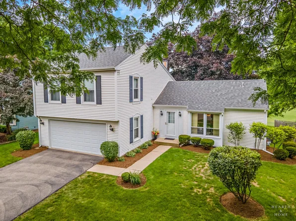 719 Hunters Way, Fox River Grove, IL 60021