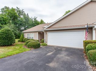 302 Castle Creek Dr, Waynesville, NC 28786