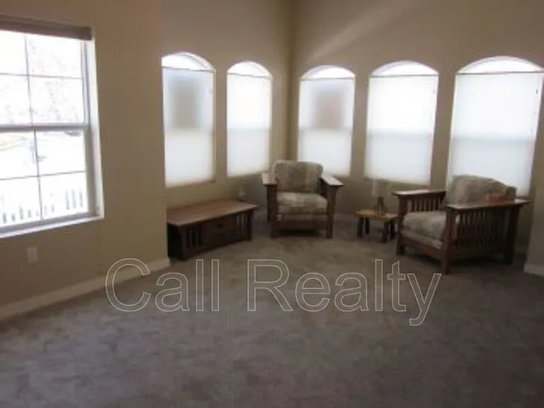 1605 W 13th Ave — Photo 2