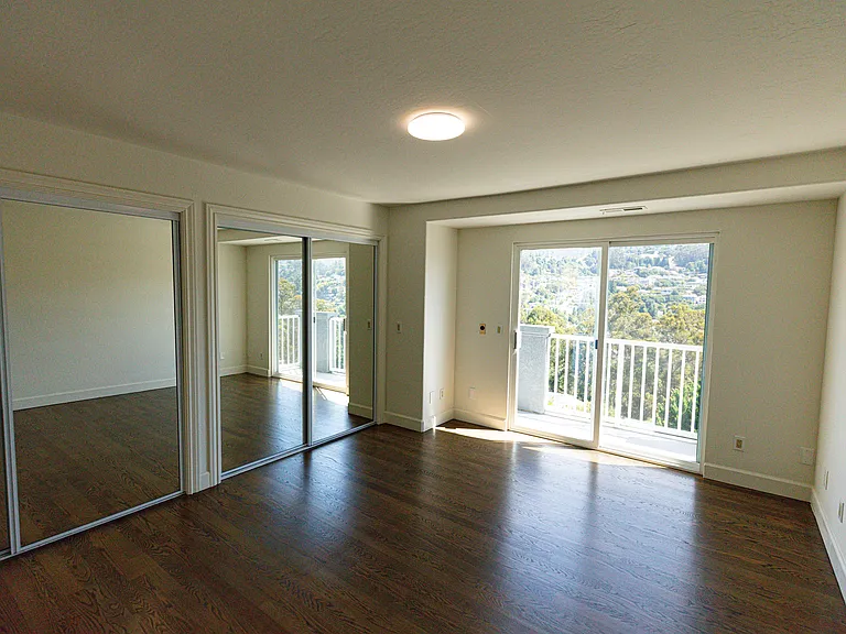 5070 Cochrane Ave — Photo 24
