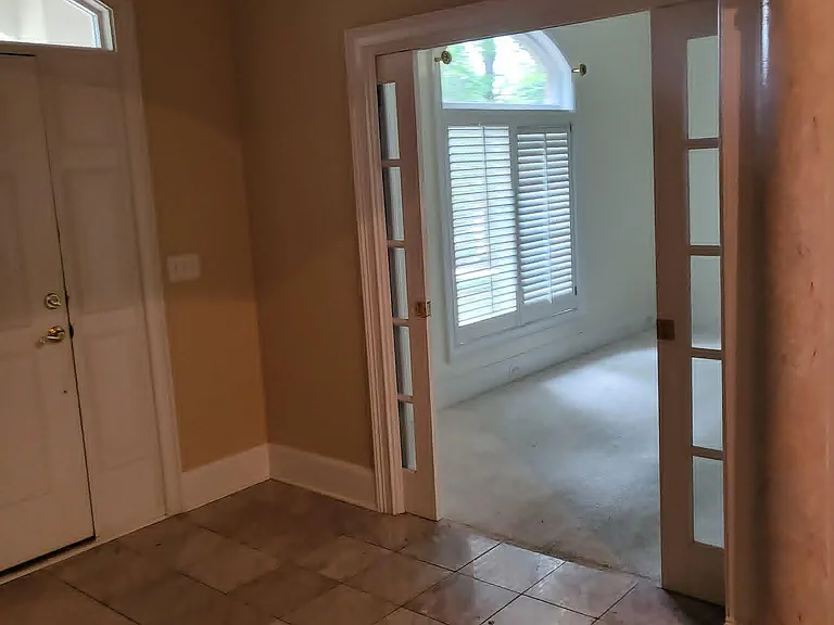406 Royal Crest Cir — Photo 12