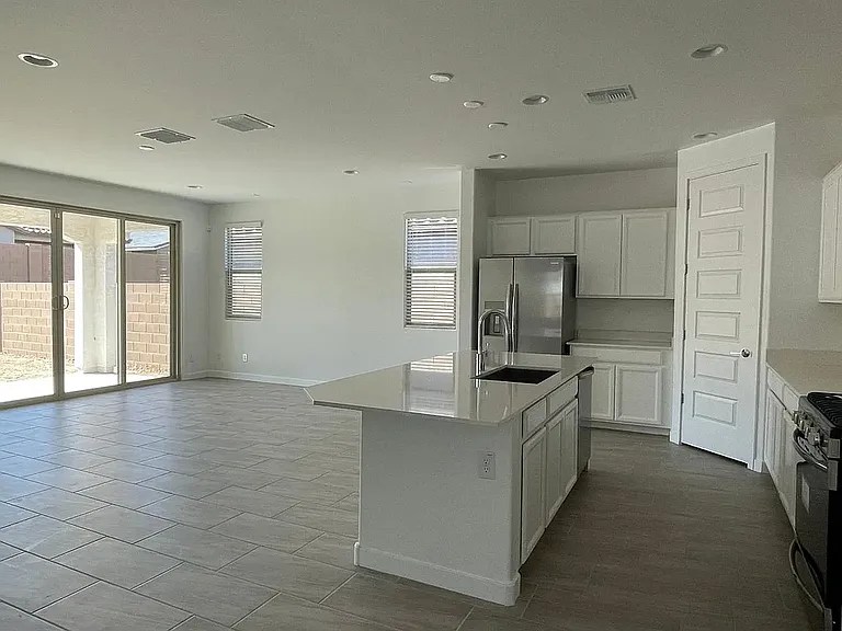 1641 W La Mirada Dr — Photo 3