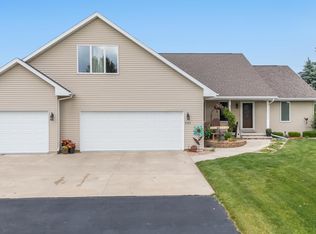 241 Donovan Cir, Rosendale, WI 54974