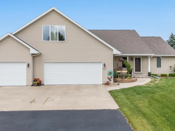 241 Donovan Cir, Rosendale, WI 54974