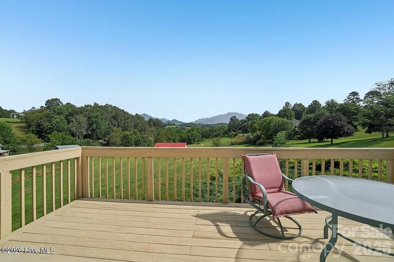 3 bed, 3.0 bath, $1,500 — Photo 2