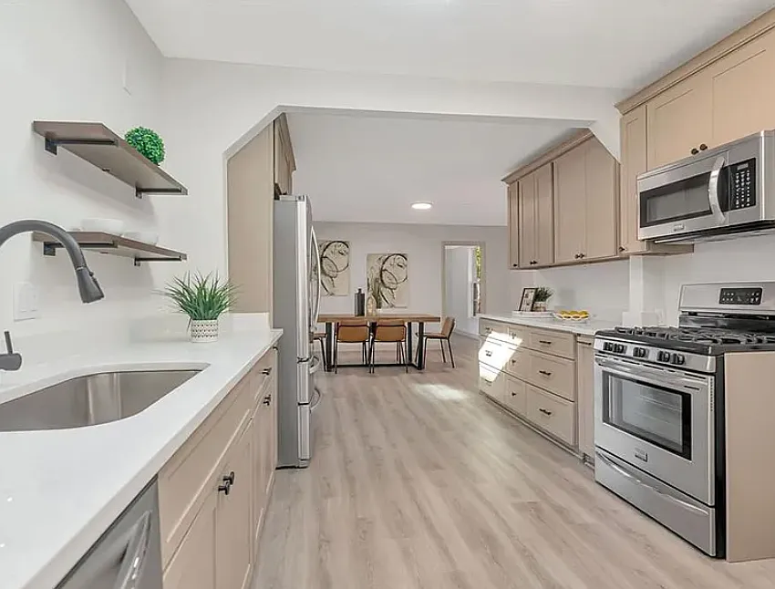 3 bed, 2138 sqft, $3,400 — Photo 3