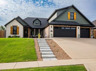 1810 NE Chaucer St, Bentonville, AR 72712