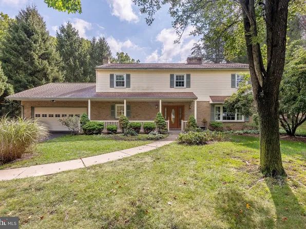 160 Cottage Place Dr, Berkeley Springs, WV 25411