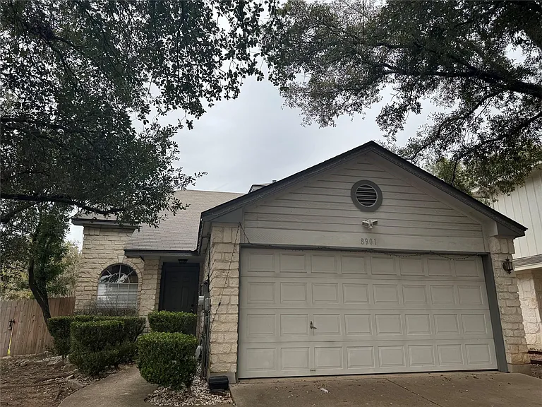 8901 Vigen Cir — Photo 1
