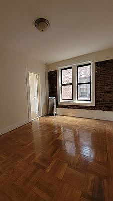 3rd image of 552 Parkside Ave #C5