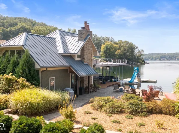 10841 W Grandview Dr, Columbus, IN 47201