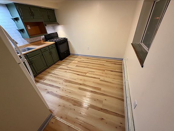 5th image of 218 Butler St APT 2