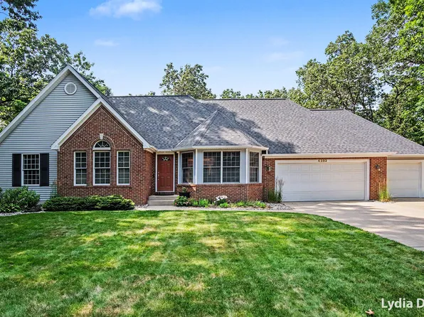 4282 Knapp Valley Ct NE, Grand Rapids, MI 49525