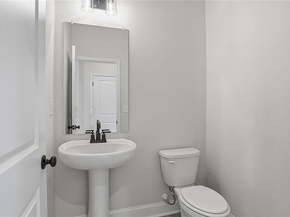 5th image of 142 Henley St W #11