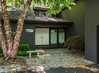 10 Roland Dr, Albany, NY 12208