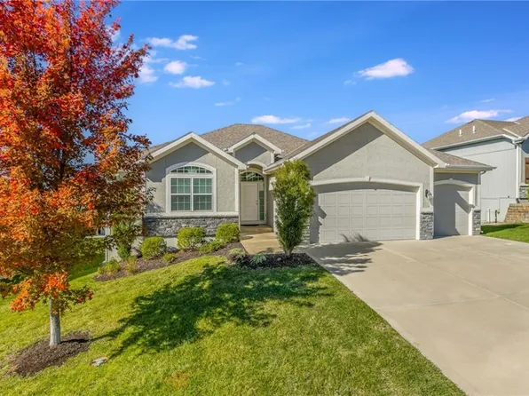 7470 NW Damon Dr, Parkville, MO 64152