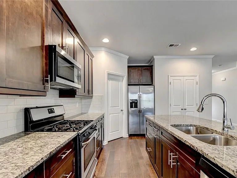 5535 Lightheart Ct — Photo 12