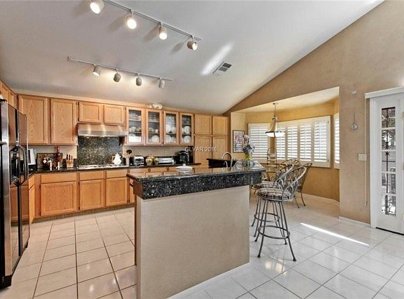 4th image of 2700 Ontario Dr