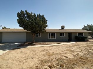 9585 Oakwood Ave, Hesperia, CA 92345