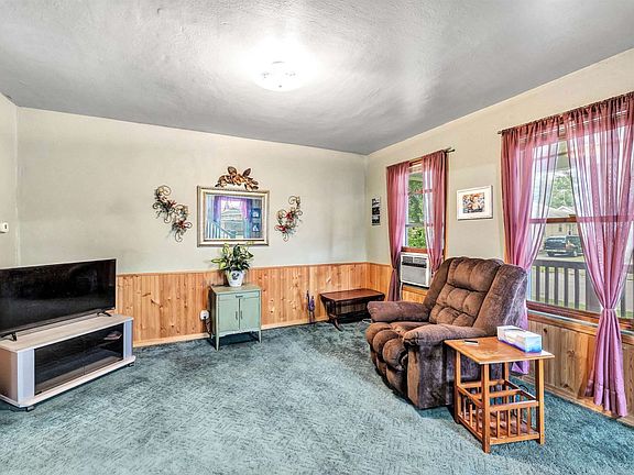 5th image of 728 Garden St
