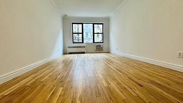 Rented by HOLTON REAL ESTATE INC. | media 16