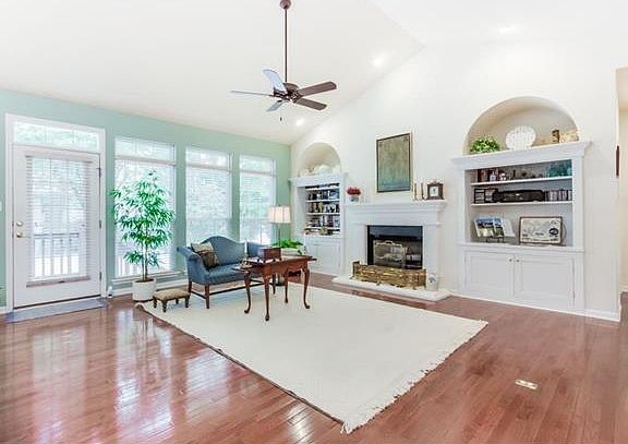4th image of 347 Waverly Place Ct