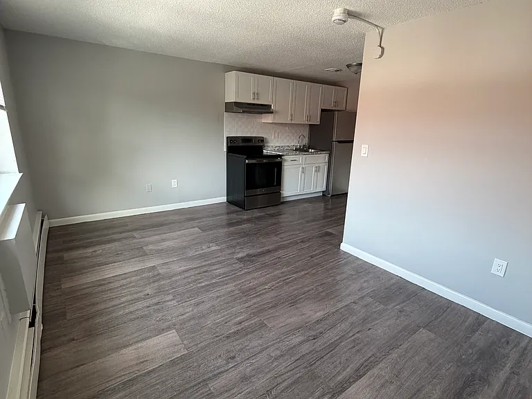 Garden Hill Apartments — Photo 9